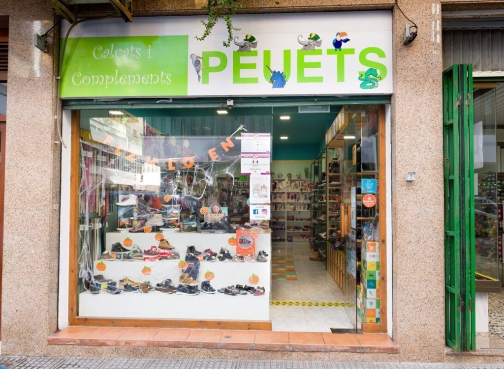 Exterior Zapatería Peuets Ibiza